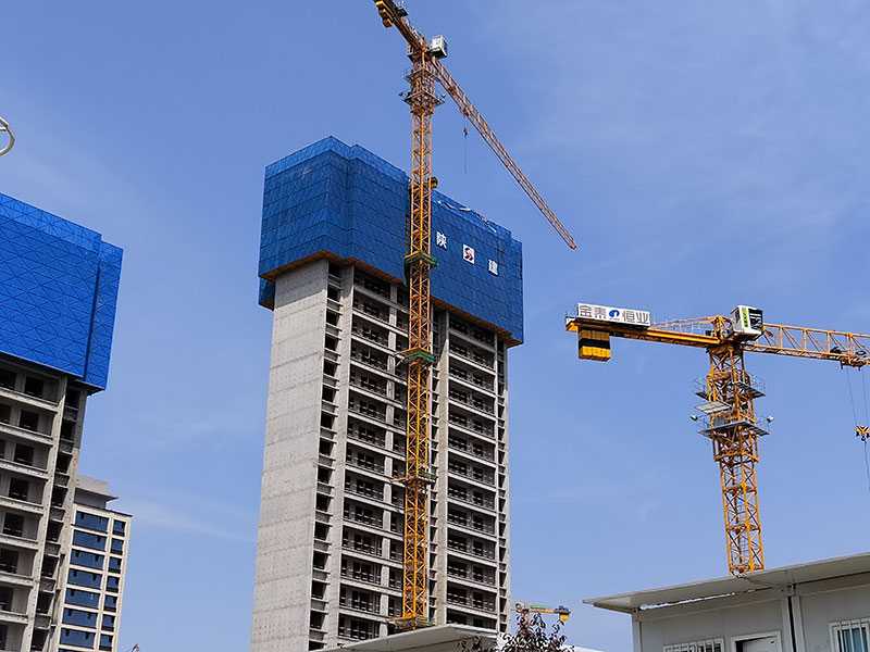 金泰东郡项目地块三首栋楼主体结构封顶
