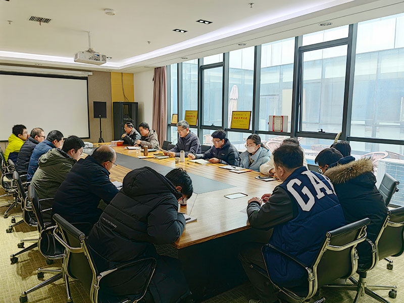 东城置业党支部书记周凯为全体党员讲党课