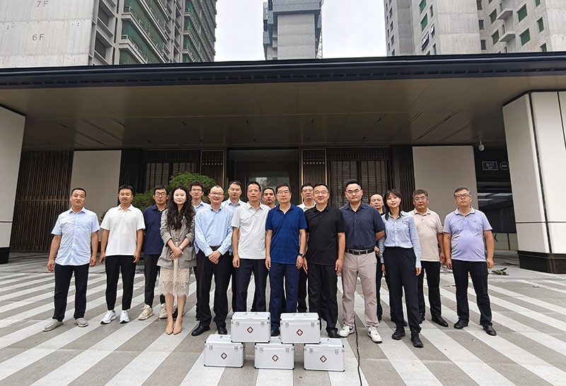 金泰恒业开展夏季“送清凉”慰问活动