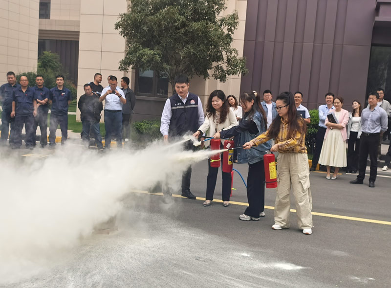 20260923公司新闻-康宁-金泰恒业举办消防安全专项宣讲暨应急处置实操演练.jpg